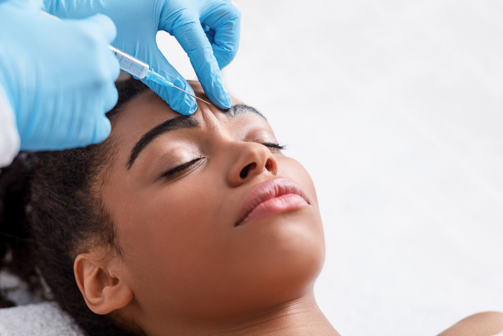 Plastic,Surgery ,Young,African,Woman,Receiving,Botox,Injection,In,Interbrow